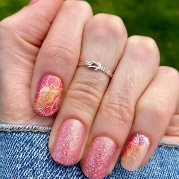 Color Street Nail Polish Strips in shade Poppy That - Picture 3 of 4